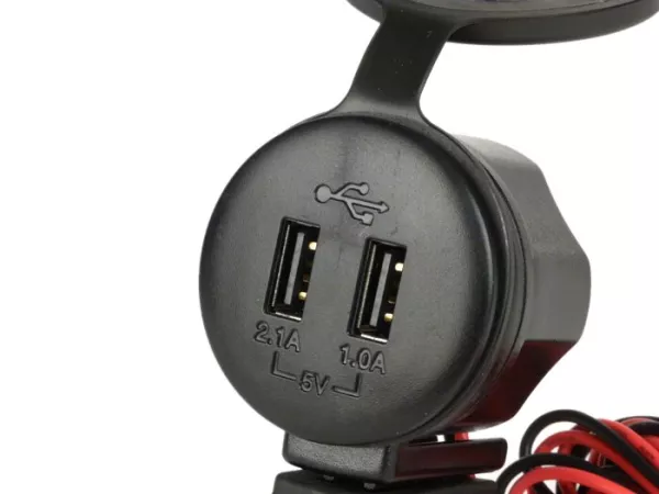 usb-doppel-steckdose-wasserdicht-12V-BGM6800