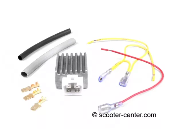 Mencharge smartphone di Vespa