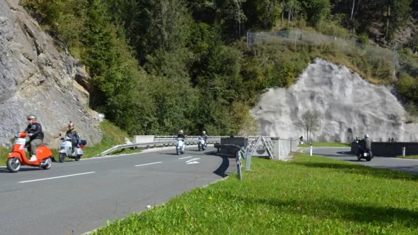 Ausfahrt Roller Kurven