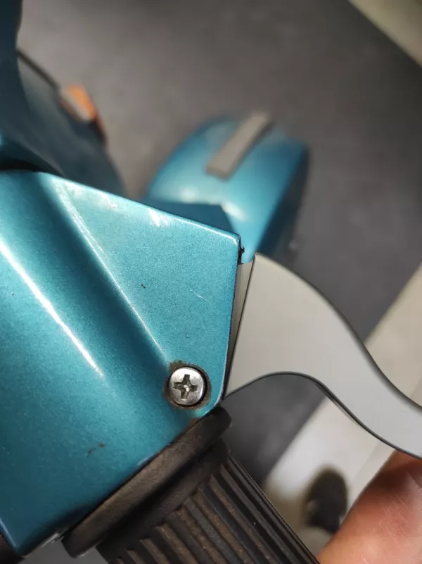 Detailbild einer Vespa von der Anleitung Bremshebel