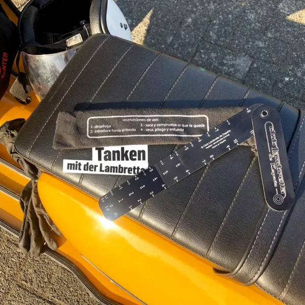 Tanken mit der Lambretta Bild