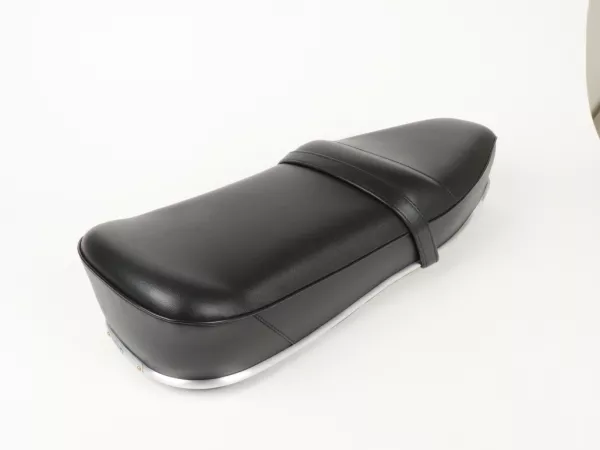 Seat Pegasus with aluminium stripe and badg