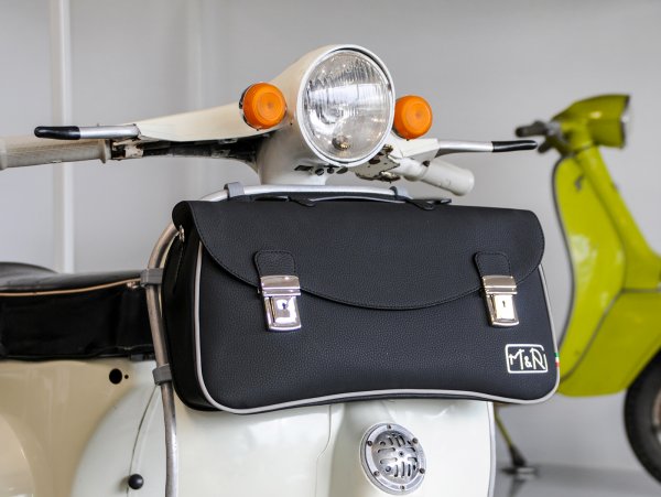Beinschildtasche, Leder, außen, schwarz -M&R, Made in Italy- Vespa V50, PV125, ET3