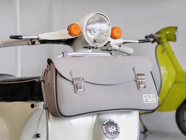 Beinschildtasche, Leder, außen, grau -M&R, Made in Italy- Vespa V50, PV125, ET3