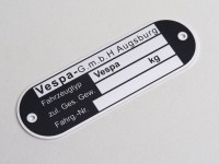 Targhetta -QUALITÀ OEM- Vespa GmbH Augsburg (80x25x0,5mm) - rotondo